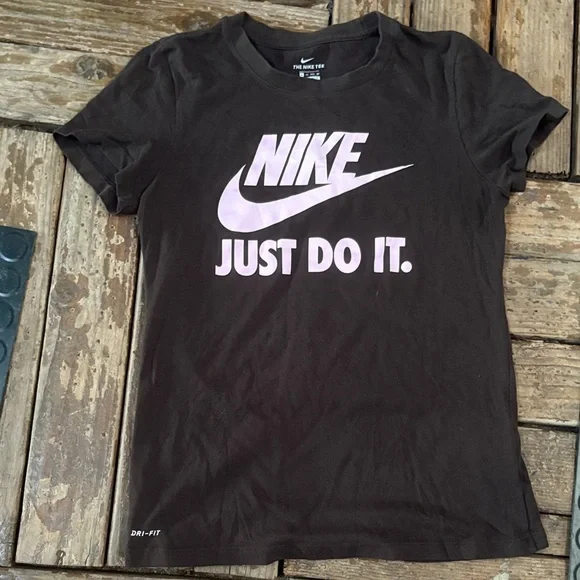 Nike Brown T-Shirt with Light Pink Slogan - Picture 1 of 4